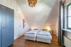 House | 2 bedrooms, individually furnished - Elegant Home by the Beach (Callantsoog)