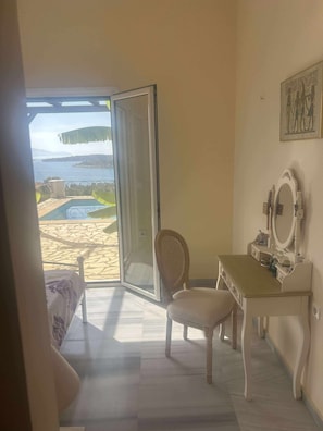 3 bedrooms, iron/ironing board, travel crib, free WiFi