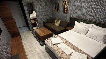 Classic-Zimmer | Schreibtisch, laptopgeeigneter Arbeitsplatz, schallisolierte Zimmer