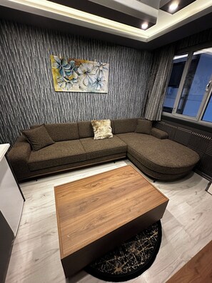 Appartement Deluxe | Coin séjour | Télévision