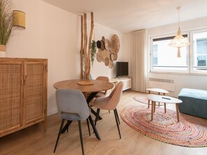 Apartment | Dining - Apartment in Ostend Near the Beach (Ostend)