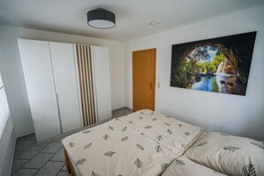 2 chambres, fer et planche à repasser, Wi-Fi, draps fournis