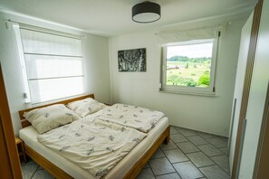 2 chambres, fer et planche à repasser, Wi-Fi, draps fournis