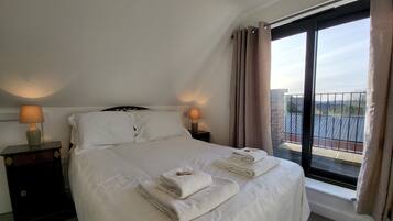 2 bedrooms, iron/ironing board, Internet, bed sheets