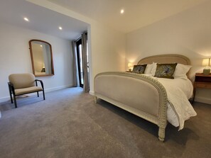 3 bedrooms, iron/ironing board, Internet, bed sheets