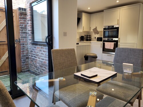 5 Marygate Mews - Two Bedroom House, Sleeps 4