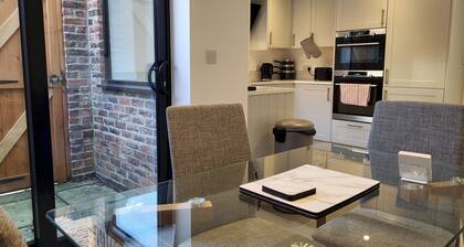 5 Marygate Mews - Two Bedroom House, Sleeps 4