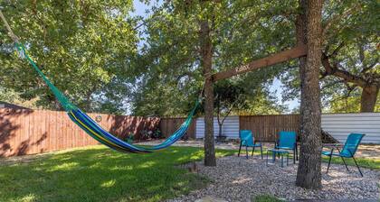 Charming 2-bedroom apartment with WiFi, AC in awesome Del Valle 3 parking lot