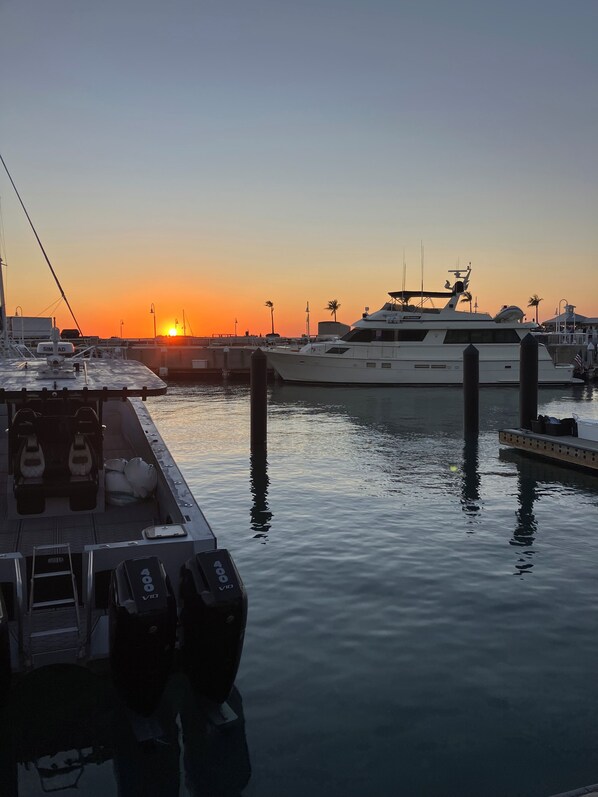 Marina - Luxury home on the canal with salt water pool and lanai in Cape Coral (Cape Coral)