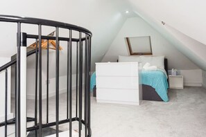 1 chambre, bureau, fer et planche à repasser, Wi-Fi