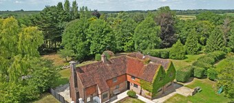 Spacious East Sussex retreat with tennis court, hot tub, and room for 20
