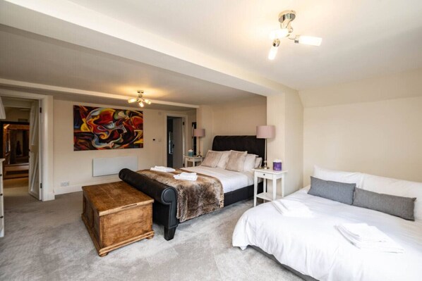 4 bedrooms, desk, iron/ironing board, travel crib