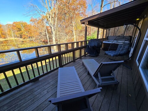 Red Fox Run At Heron Hill Retreat Hot Tub on Lake!