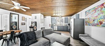 Silly Goose At Heron Hill Retreat Hot Tub on Lake!