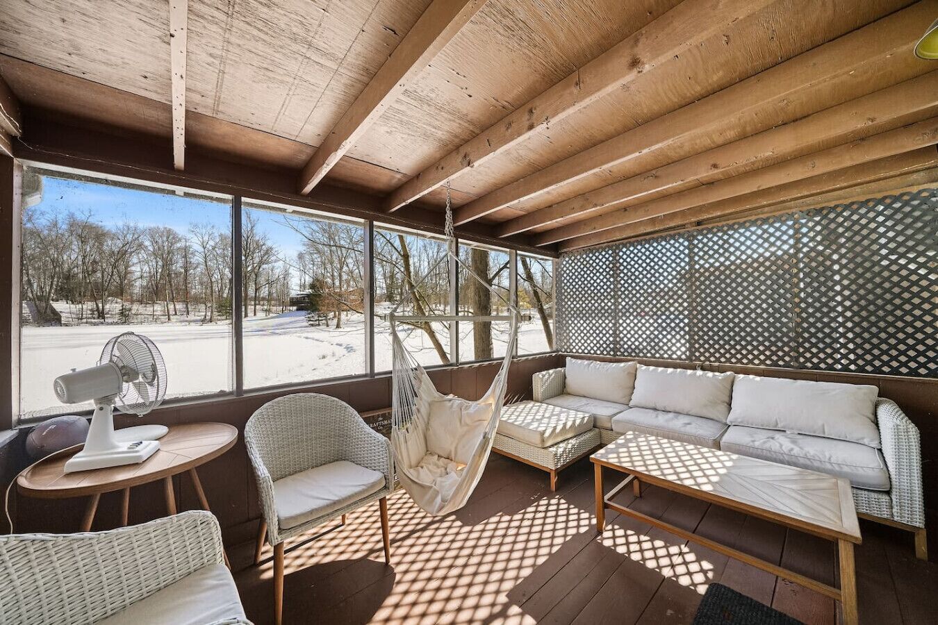 Smart TV, fireplace, video games, table tennis