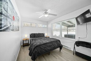 4 Schlafzimmer, Schreibtisch, Bügeleisen/Bügelbrett, Reisekinderbett