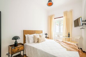 Soundproofing, free WiFi, bed sheets