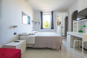 1 bedroom, iron/ironing board, travel cot, free WiFi - Dobby's House - Exclusive comfort with private veranda and parking space (Olbia)