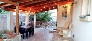 Outdoor dining - Dobby's House - Exclusive comfort with private veranda and parking space (Olbia)