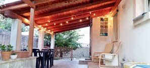 Outdoor dining - Dobby's House - Exclusive comfort with private veranda and parking space (Olbia)