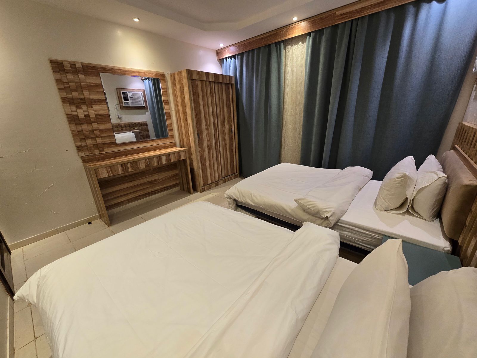 Suite Junior, vue ville | Chambres insonorisées, fer et planche à repasser, Wi-Fi gratuit