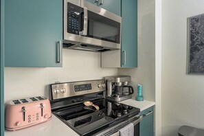 Microwave, oven, stovetop, dishwasher - Ridiculous 16 Shower Heads-Private Steam Room Insane Mtn. Views! 21 floors up! (Denver)
