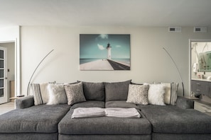 Smart TV, stereo - Ridiculous 16 Shower Heads-Private Steam Room Insane Mtn. Views! 21 floors up! (Denver)