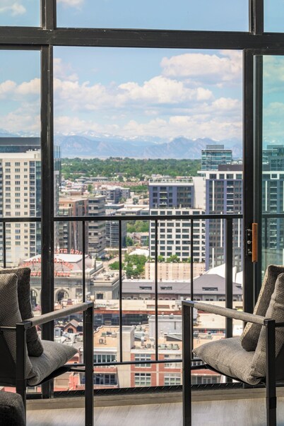 Ridiculous 16 Shower Heads-Private Steam Room Insane Mtn. Views! 21 floors up!