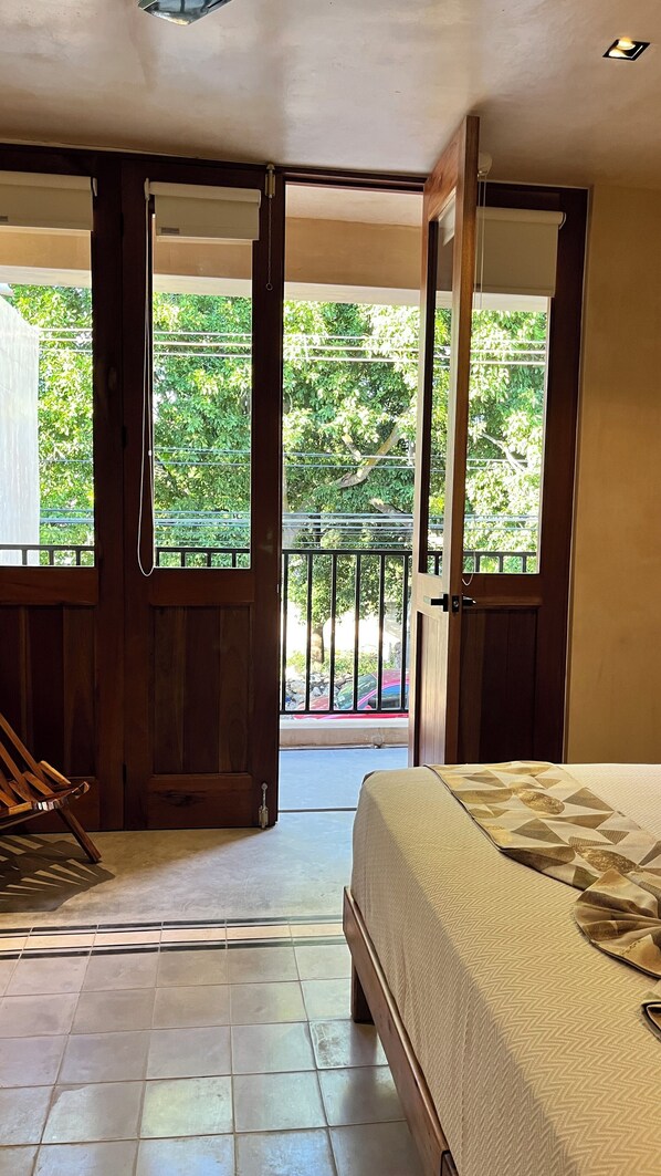 Laptop workspace, free WiFi, bed sheets