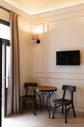Chambre Double Deluxe, vue ville, en angle