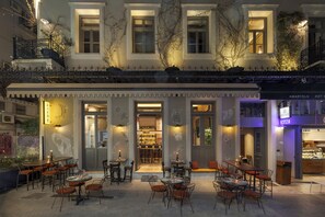 Front of property - Airy Suites Athens (Athens)