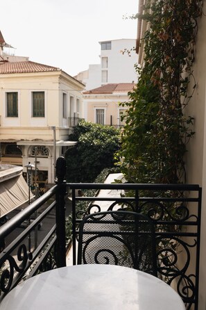 Deluxe Double Room, City View, Corner | In-room safe, soundproofing, iron/ironing board, free WiFi - Airy Suites Athens (Athens)