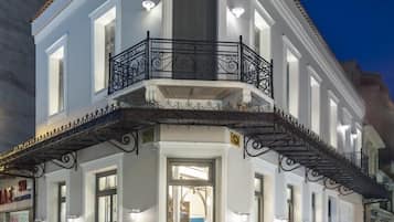 Vista frontal de la propiedad