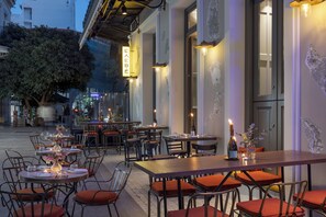 Front of property - Airy Suites Athens (Athens)