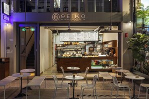 Front of property - Airy Suites Athens (Athens)