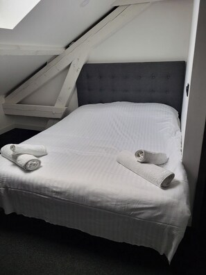 3 bedrooms, iron/ironing board, WiFi