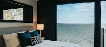 Modern Luxury Lakefront w/ Hot Tub, Unbelievable Views!