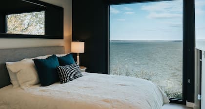 Modern Luxury Lakefront w/ Hot Tub, Unbelievable Views!