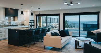 Unparallel Views, Modern Luxury, Hot Tub, Ultimate Getaway!