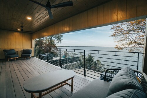 Unparallel Views, Modern Luxury, Hot Tub, Ultimate Getaway!