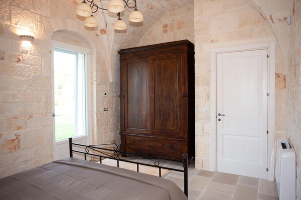 5 bedrooms, individually furnished