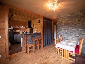 Dining - 40m from ski slopes, floor -2, view mountain, terrace, tv, ski locker, 30m², Valmorel (Valmorel)