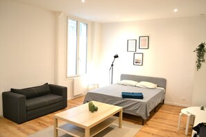 1 bedroom, WiFi, bed sheets - Your ideal pied-à-terre in Montmartre! (Paris)