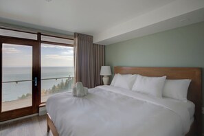 Appartement, 2 slaapkamers, balkon, uitzicht op rivier | Verduisterende gordijnen, geluiddichte muren, gratis wifi