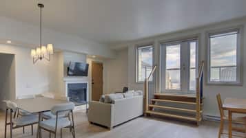 Apartment, 2 Bedrooms, Balcony, River View | Living area | Printers