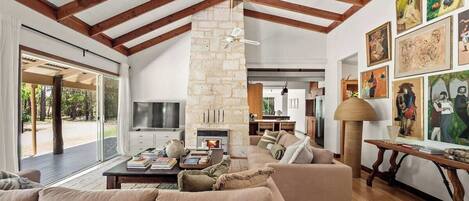 TV, fireplace