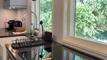 Comfort Apartment | Private kitchen | Coffee/tea maker, electric kettle