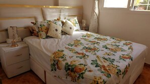 3 bedrooms, iron/ironing board, travel cot, WiFi - 3 bedroom house 3 minutes from the airport with a distinctive Moroccan character (Fuz)