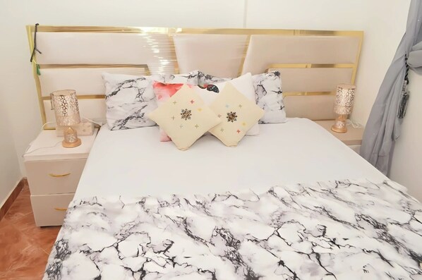 3 bedrooms, iron/ironing board, travel cot, WiFi - 3 bedroom house 3 minutes from the airport with a distinctive Moroccan character (Fuz)