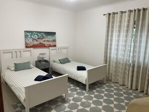3 habitaciones, tabla de planchar con plancha, cuna de viaje y wifi 